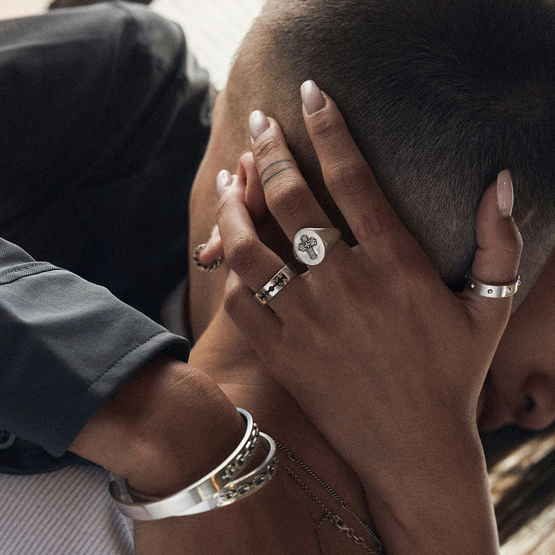 Silver Gothic Cross Ring - Image 4